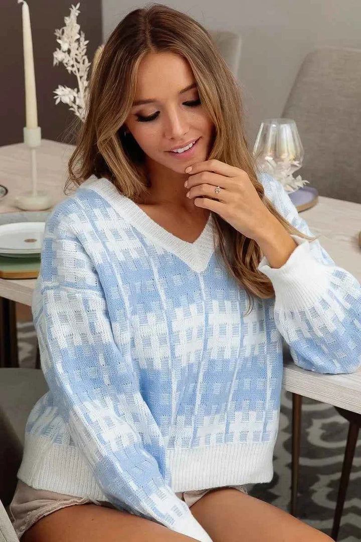 BiBi Hashtag Grid Textured V-Neck Sweater